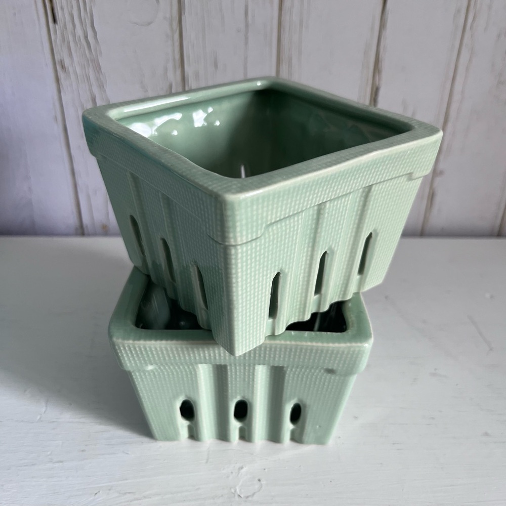 New Ceramic Berry Baskets 2pk